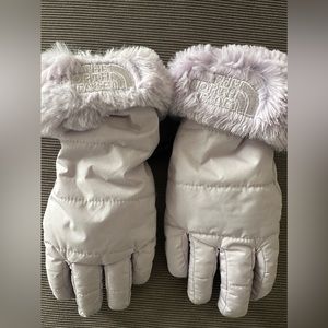 The North Face kids lilac gloves- excellent used condition